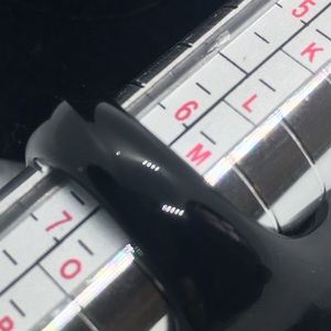 Women’s fashion ring black resin silver details